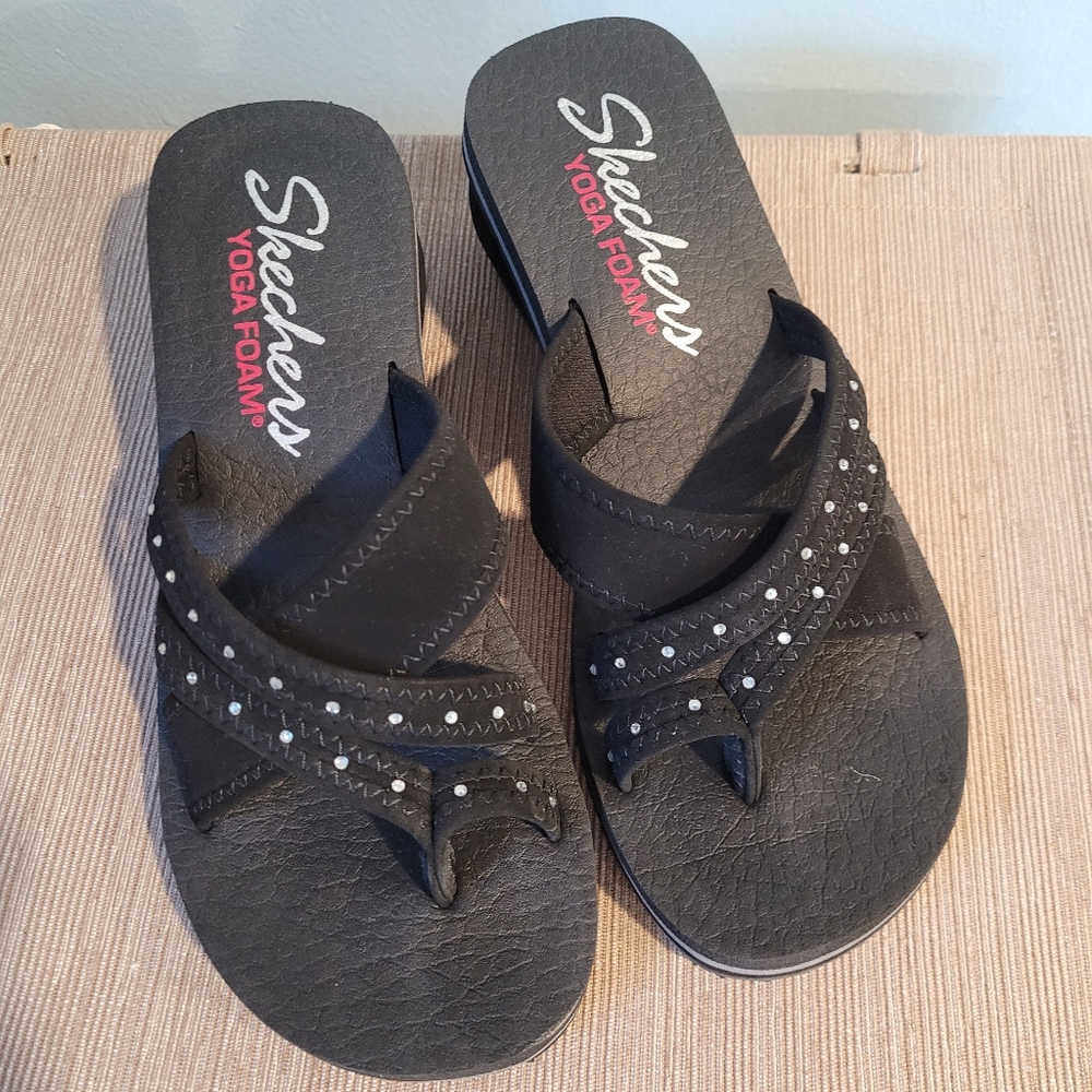 Skechers flip flops